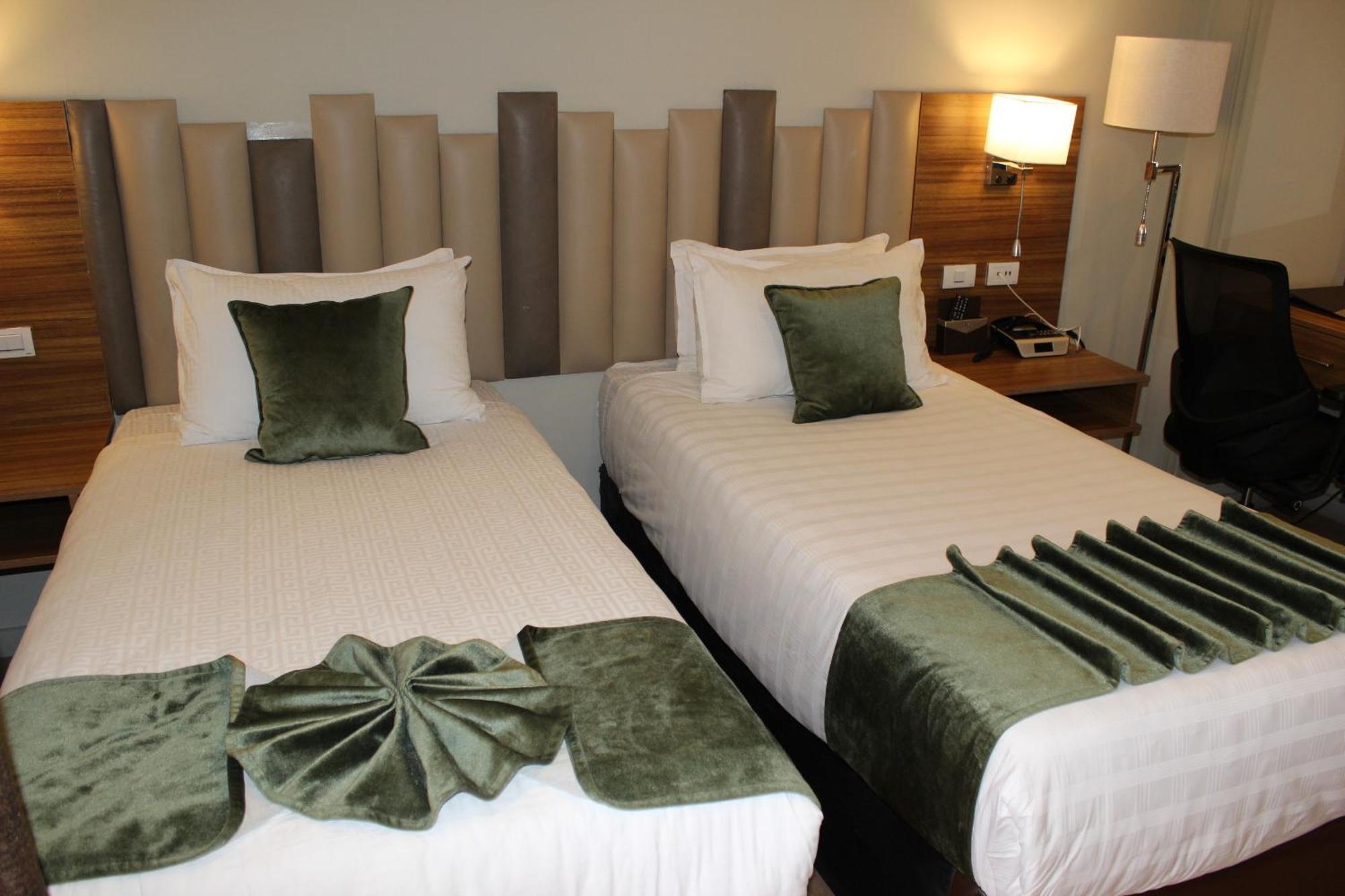 Monarch Hotel Аддис-Абеба Экстерьер фото