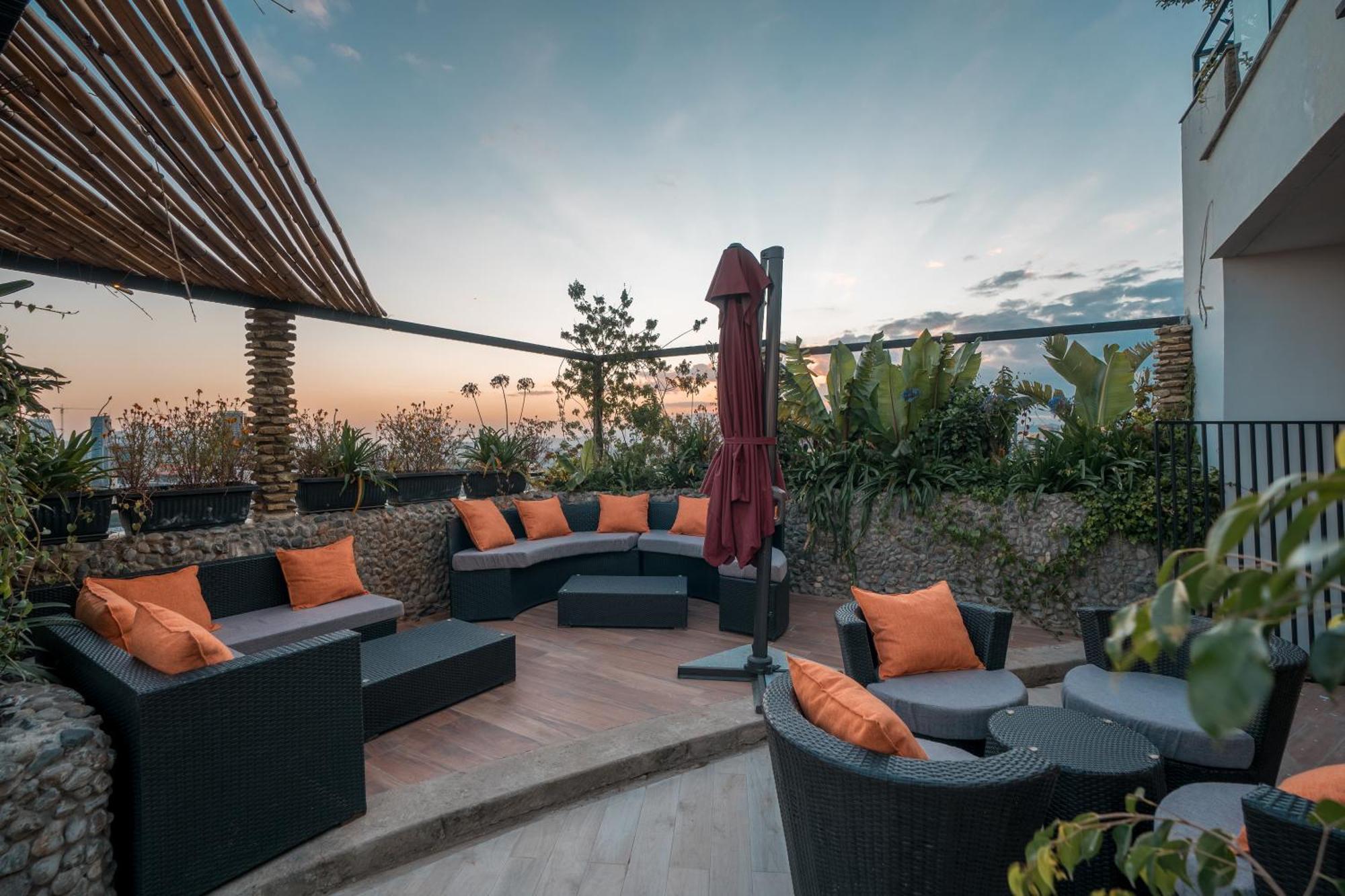 Monarch Hotel Аддис-Абеба Экстерьер фото